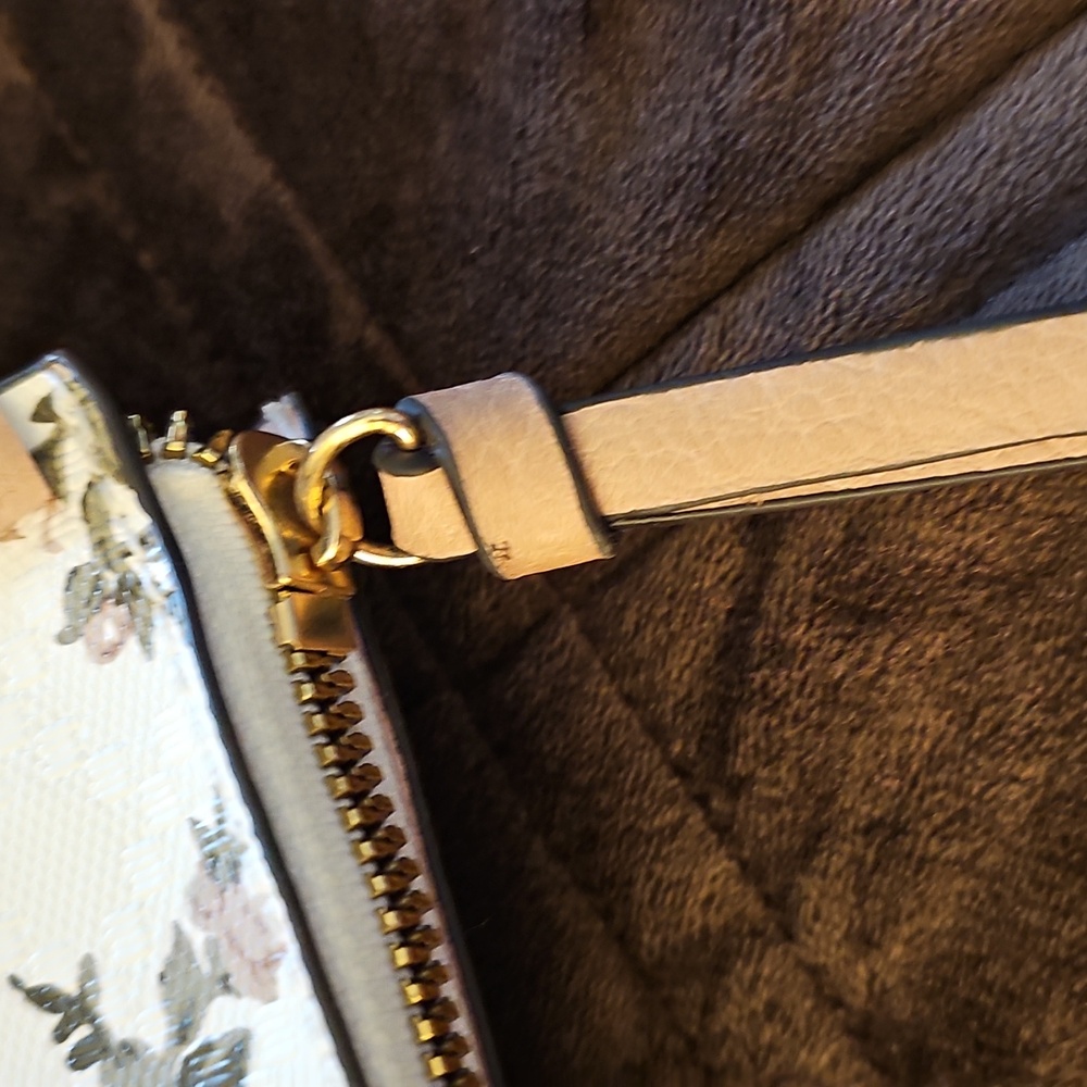 Handbag - Picture 10 of 16